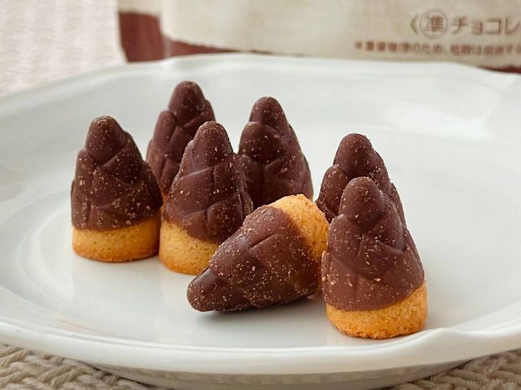 たけのこの里シンプル包装大容量パウチ 188gとパッケージが並べられている様子