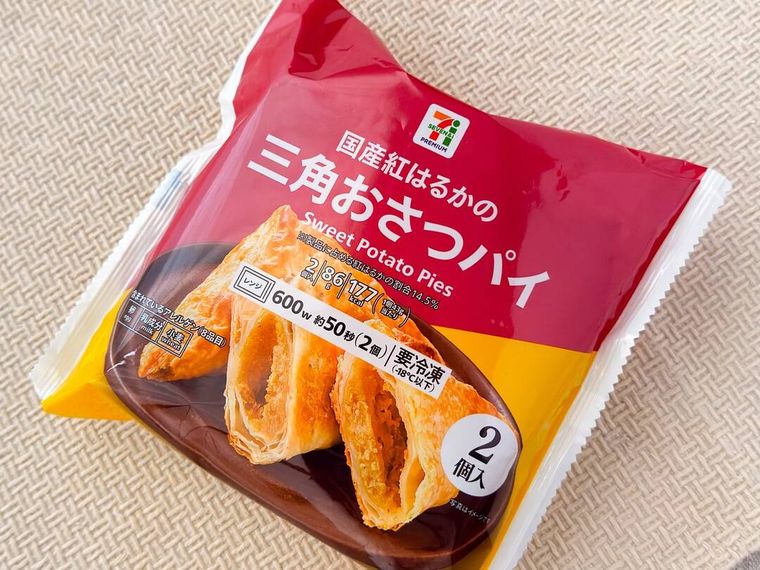 セブンプレミアム三角おさつパイ 2個入のパッケージ