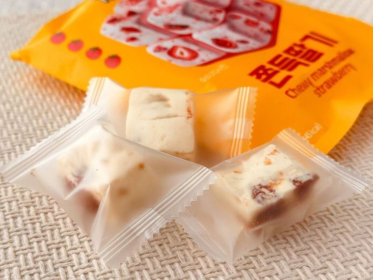 個包装にはいったツイザーのチョンドゥククッキー ストロベリー味