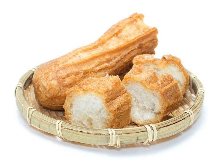 木製のざるにのった麩