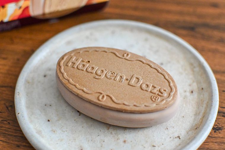 お皿にのったアイスのアップ