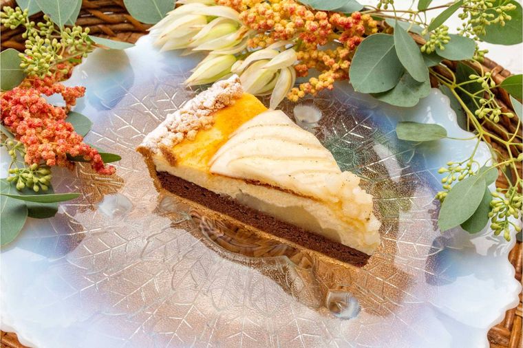 洋梨のシブーストとチョコレートのタルト