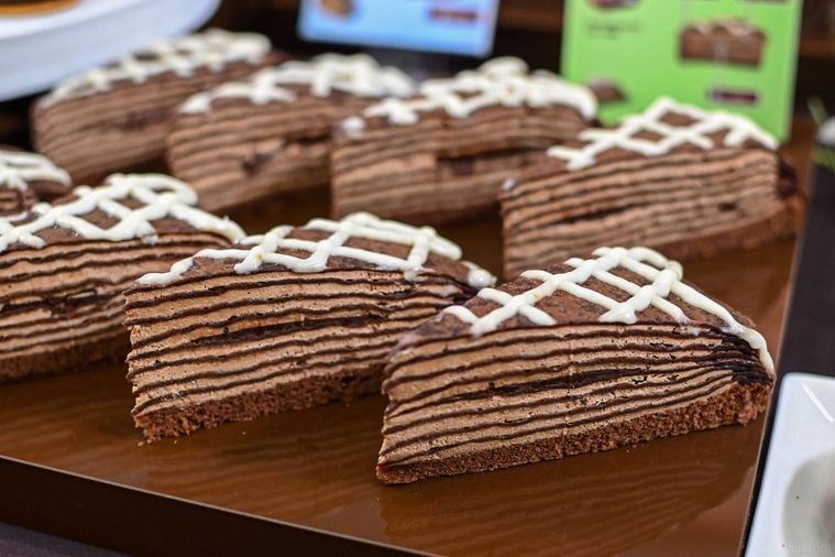 チョコレートのミルクレープのアップ