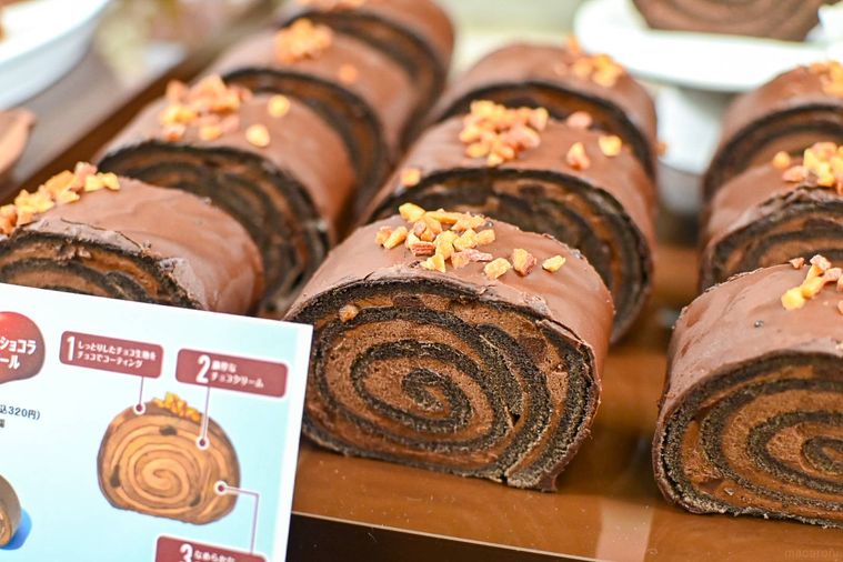 チョコレートのロールケーキのアップ