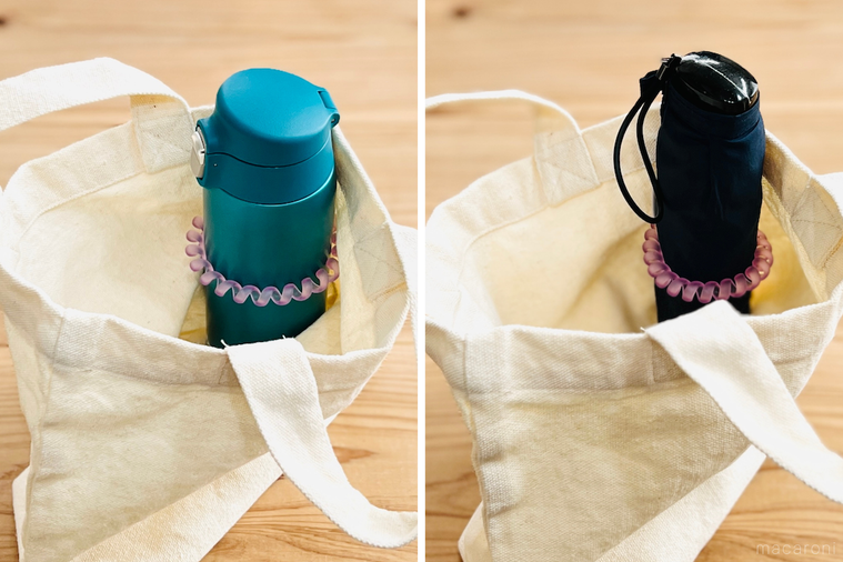 水筒が入った鞄と折りたたみ傘が入った鞄