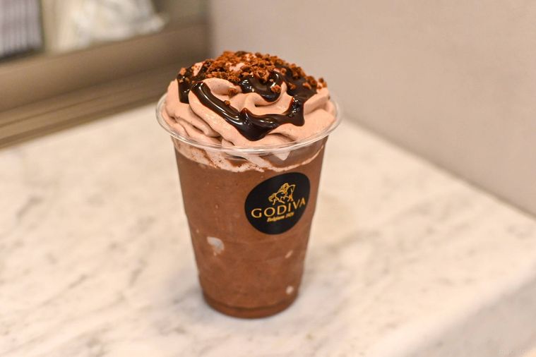 ドリンクを斜めから