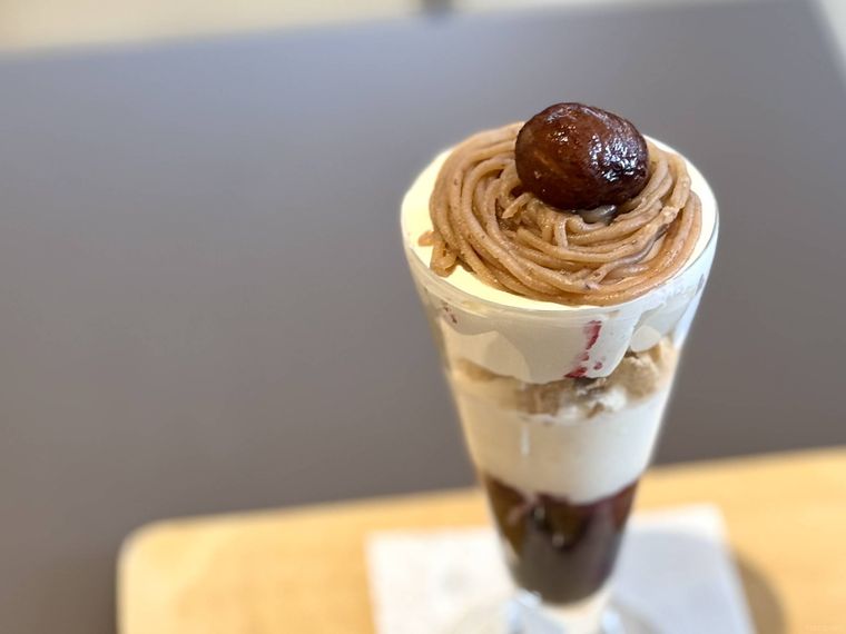 大人のモンブランパフェを上から