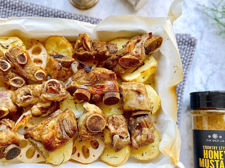 根菜と一緒にグリルしたコストコのスペアリブ