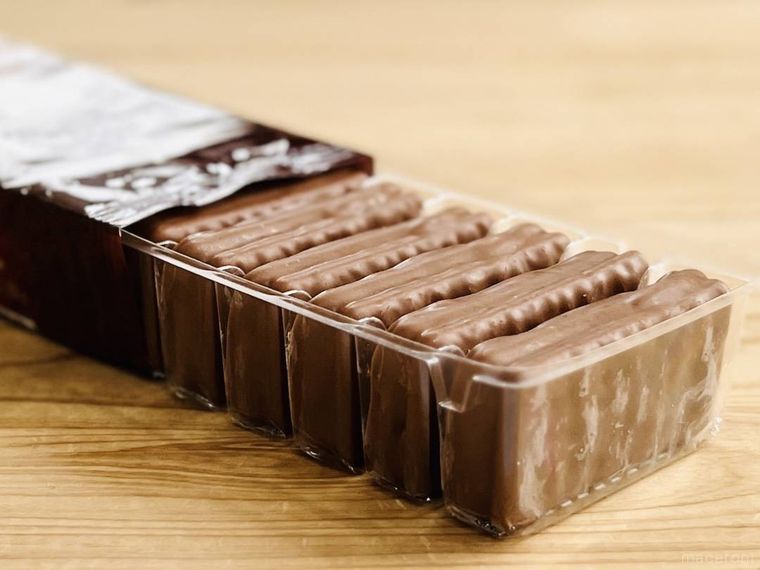 アーノッツ ティムタム オリジナルを開封した様子