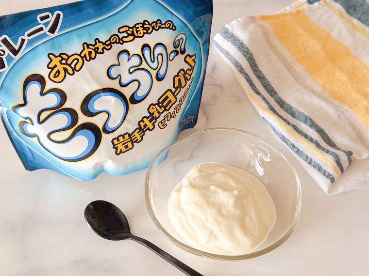 ガラスの器に入ったロピアのヨーグルトもっちりーの