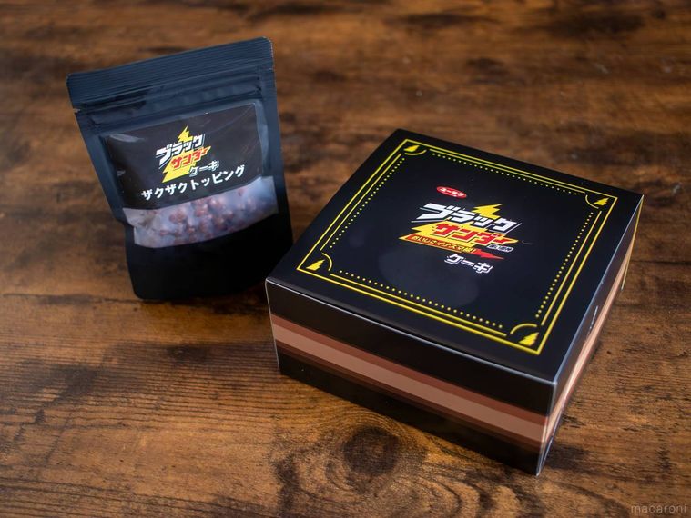 有楽製菓ブラックサンダーケーキとザクザクトッピングの外装