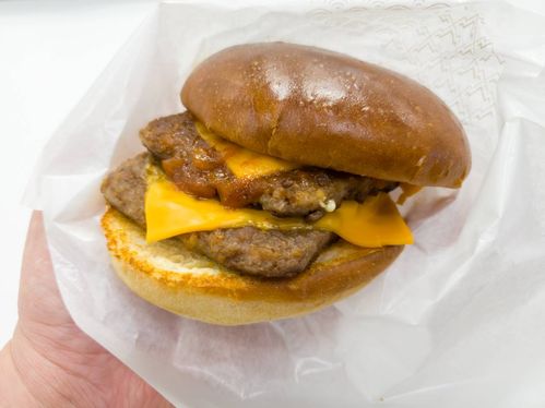 モスの匠味が帰ってきた黒毛和牛バーガーやアボカドバーガーなど限定品を食べ比べ