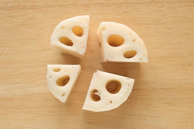 れんこん輪切りを4等分した様子