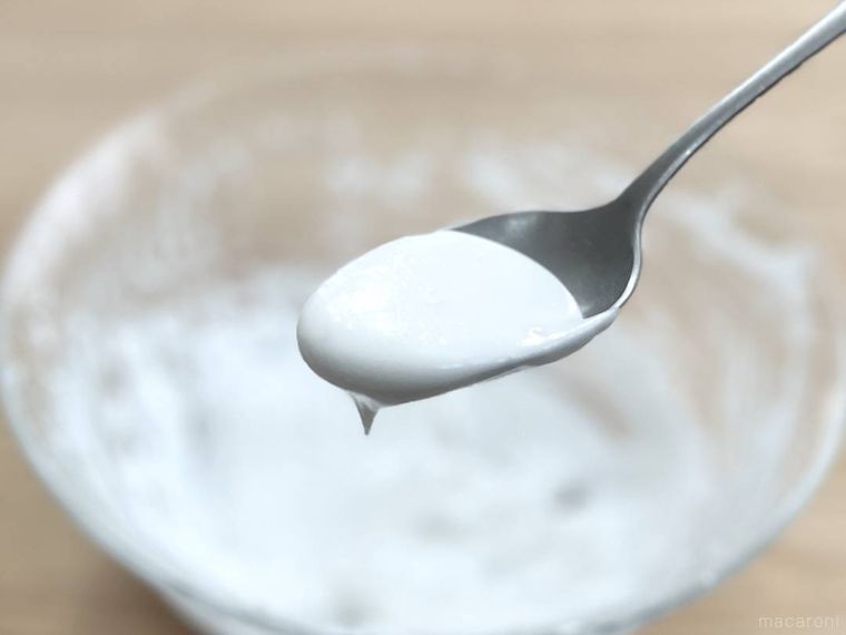 アイシングをスプーンですくった様子