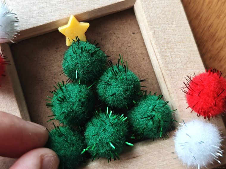 ポンポンで作るクリスマスツリーの作り方