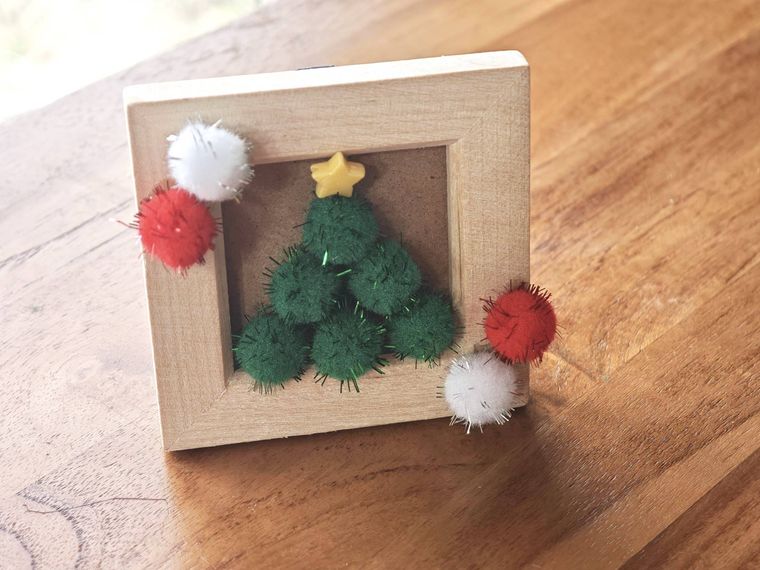 ポンポンで作るクリスマスツリー