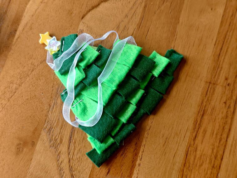 フェルトで作るクリスマスツリー