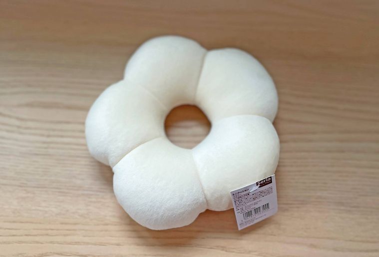 セリアのミニクッション フラワー