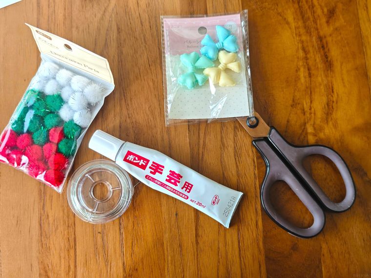 ポンポンで作る小物サイズのツリーに必要な道具