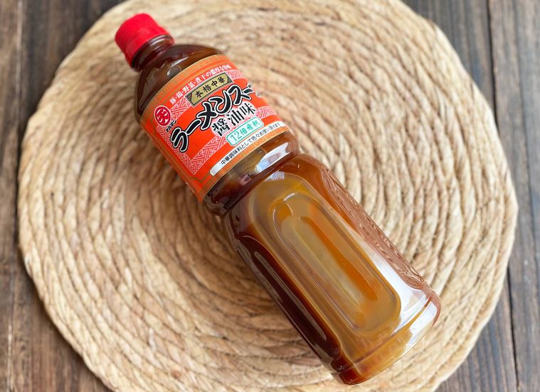 業務スーパーラーメンスープ醤油味 12倍濃縮のボトル