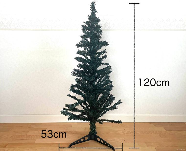 組み立てが完了したダイソーのクリスマスツリー