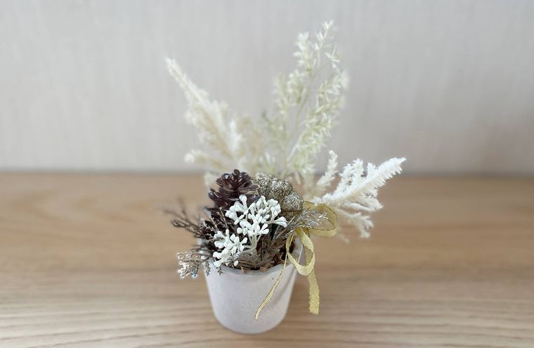 ダイソーのホワイトアレンジポット