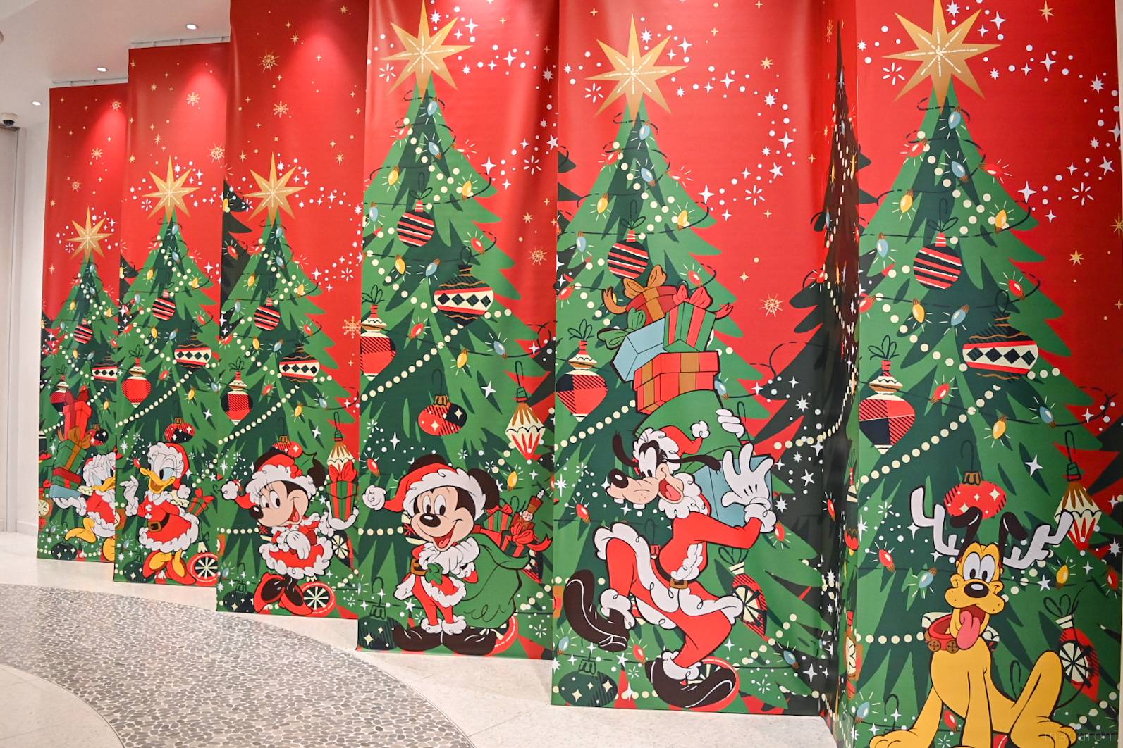 マニアが「ディズニーストア クリスマス」を徹底レポート！特別装飾