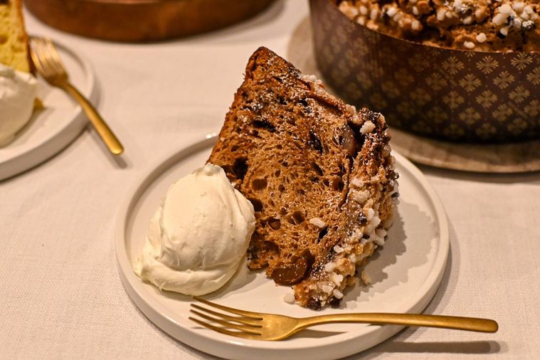 カットしたパネトーネ