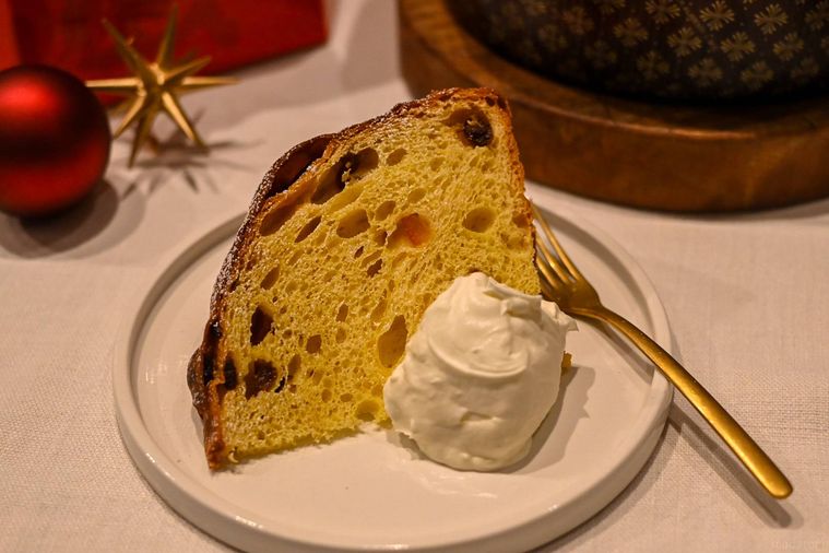 カットしたパネトーネ