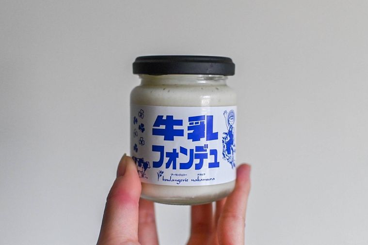 瓶を持っているところ