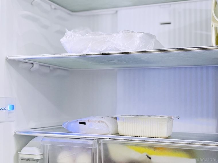 食材があまり入っていないすっきりとした冷蔵庫