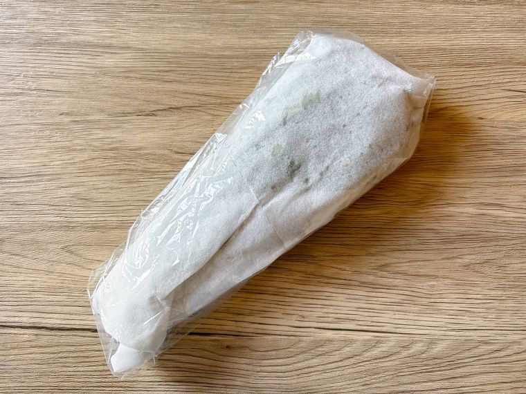 葉物野菜をキッチンペーパーで包んでポリ袋に入れたもの