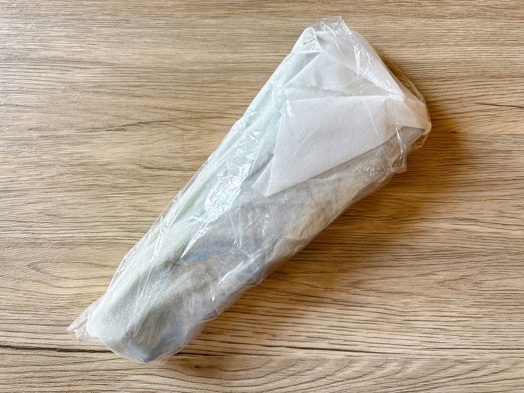 湿らせたキッチンペーパーに包んだ葉物野菜