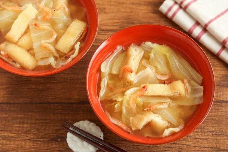 桜えびとキャベツのみそ汁