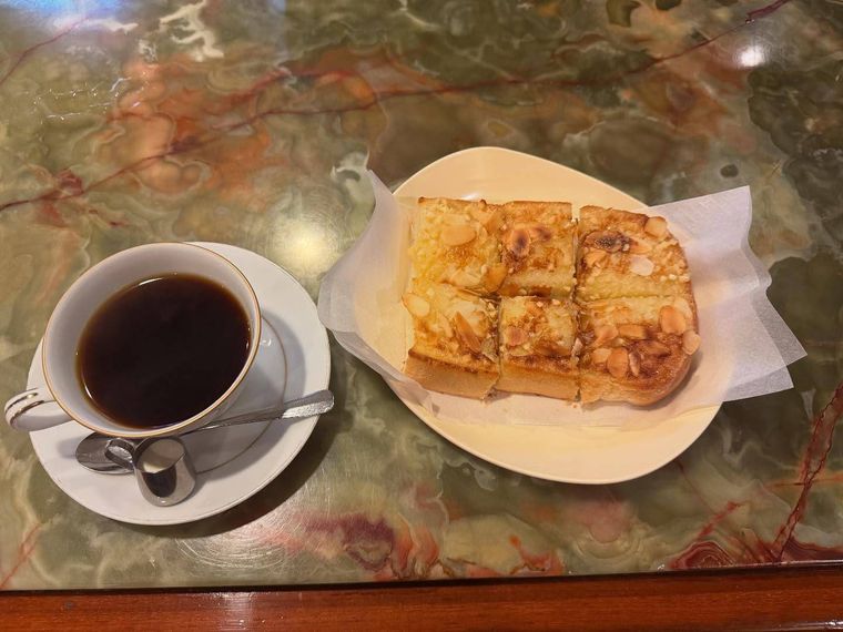 はまもとコーヒーのアーモンドトースト