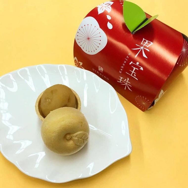 二階堂 イートファンが手掛けている果宝珠が白いお皿に盛りつけられている様子