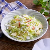 白菜とりんごのサラダ