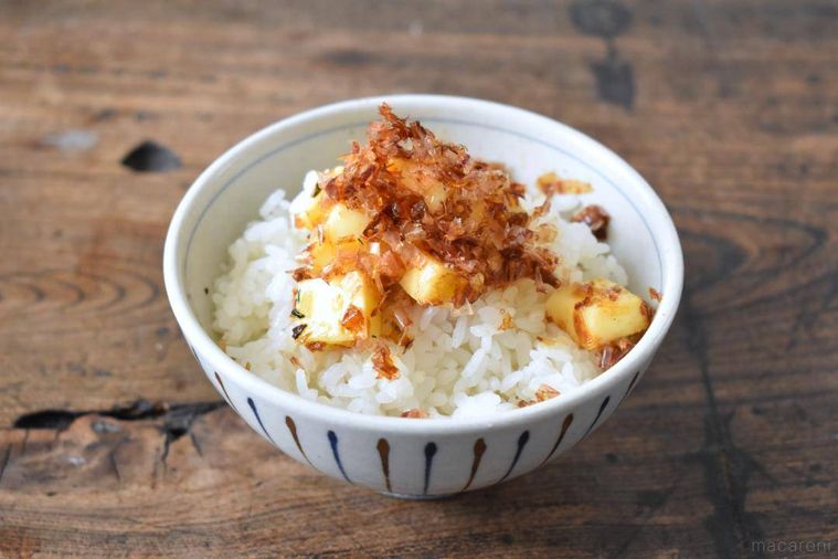 チーズおかかをのせたごはん