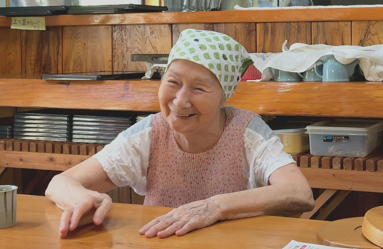 インタビューを受ける森本さん