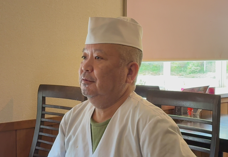 インタビューを受ける中村さん