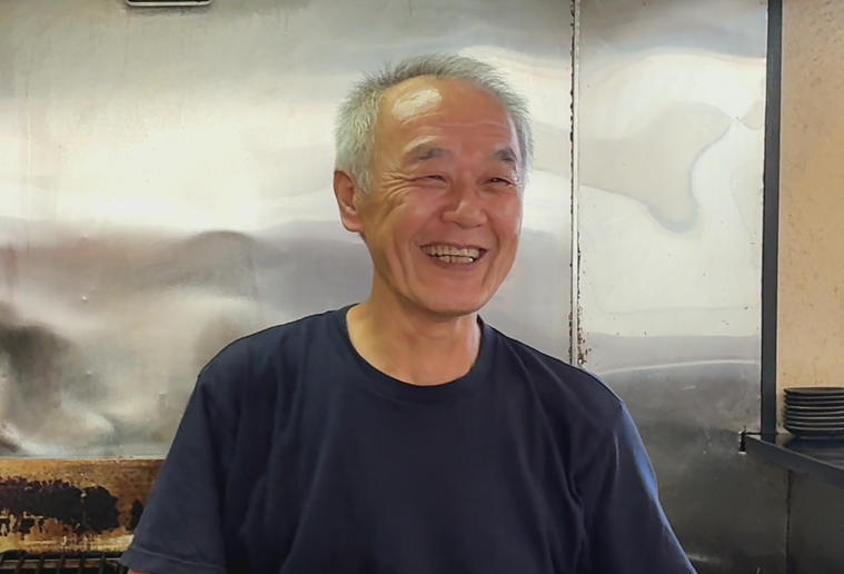 インタビューを受ける山本さん