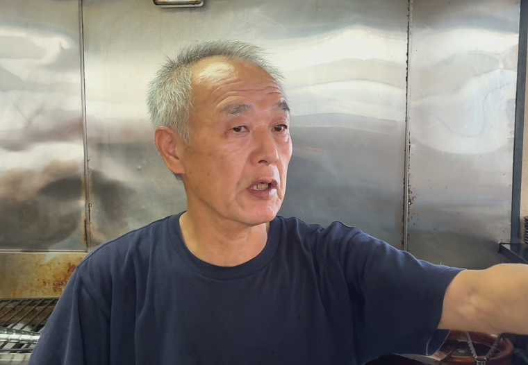 インタビューを受ける山本さん