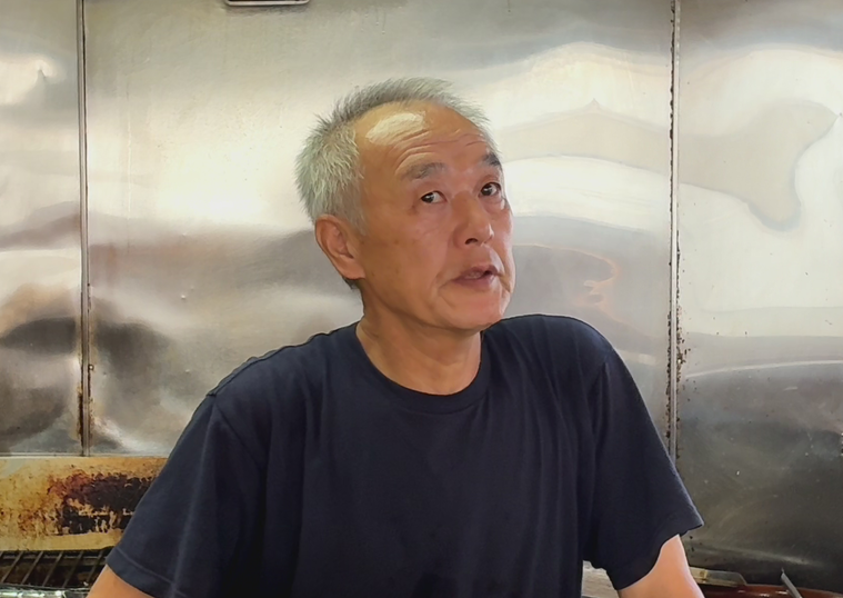 インタビューを受ける山本さん