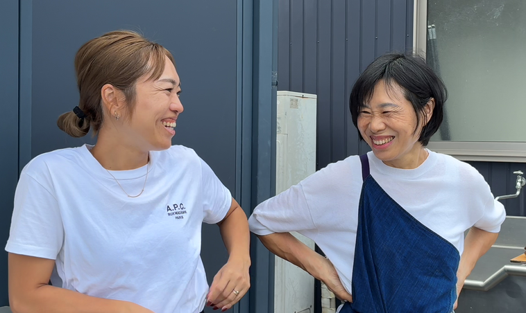 インタビューを受ける井手・花井母子