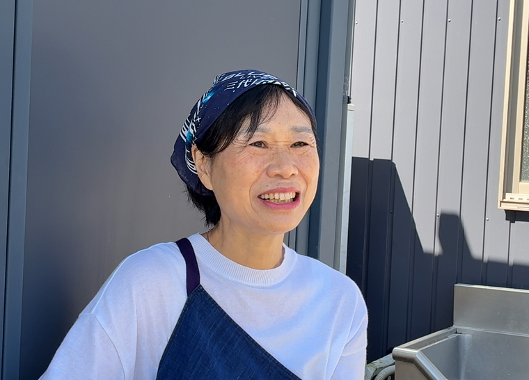 インタビューを受ける花井さん