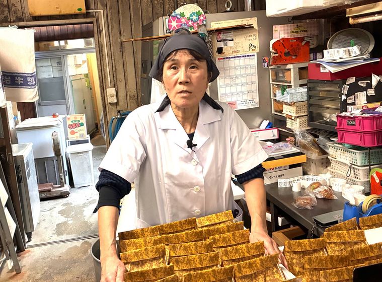 インタビューを受ける谷口好子さん