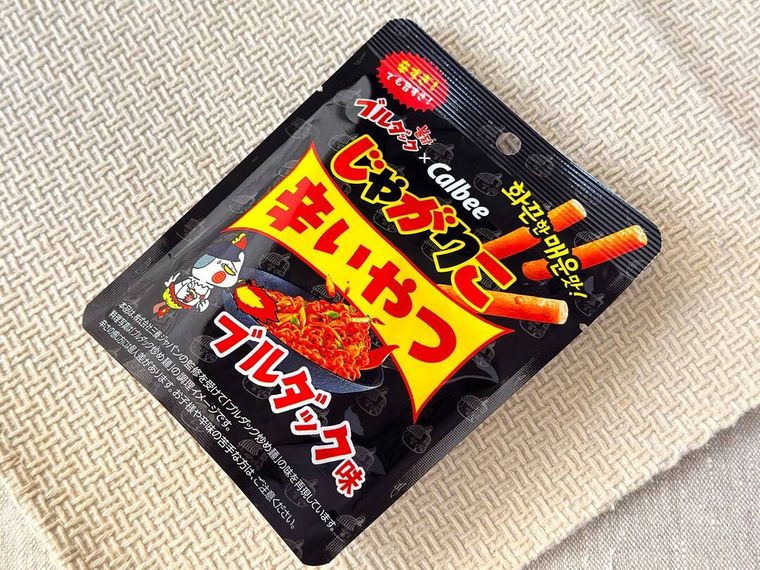 じゃがりこ辛いやつ ブルダック味のパッケージ