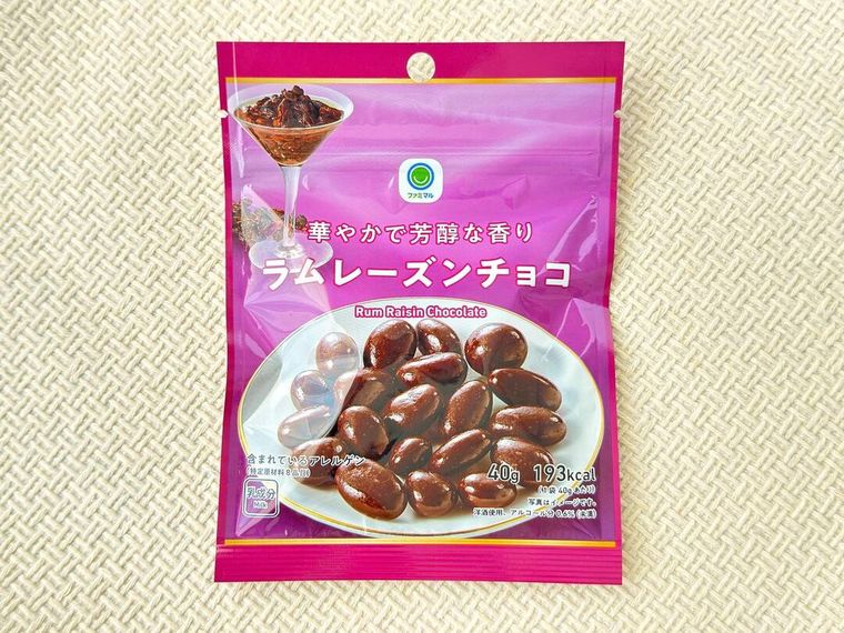 ファミリーマートのラムレーズンフェアのラムレーズンチョコのパッケージ