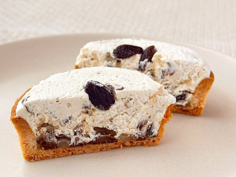 ファミリーマートのラムレーズンフェアの大人のラムレーズンタルトの断面