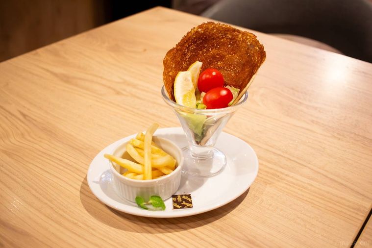 デニーズミニクリスピークレープをサラダにした様子